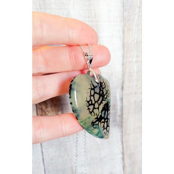 Dragons Vein Agate Heart Necklace - Picture 3 of 5